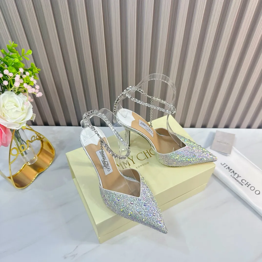 👟👟Ex-factory price 720👟👟 JIMMY CHOO (Jimmy CHOO) 💝💝💝 is a very comprehensive and noble fashion lifestyle brand. It has a series of women's high-heeled, medium-heeled, flat-heeled sandals with the same strap from major fashion bloggers and celebrities in Hong Kong and the United States.  The Australian pointed toe, round toe and square toe series are simply beautiful. Fall in love with elegance and playful sense of the future. Just by looking at them, you want to own them immediately, but you can really think about a pair of exquisite high heels~~~~~~~~~~~~~~~~~ 💝This series is specially designed for extraordinary and indifferent ladies, thus creating a unique overall effect, Jimmy Choo Design products that inspire women to move forward and show their charm💝💝💝 1⃣️Material: Imported silk hot diamond 2⃣️Inner: Imported Italian lambskin, super soft and delicate 3⃣️Outsole: Imported Italian original original color genuine leather outsole Heel height 10.cm (8.5/6.5cm can be made) 4⃣️Code number: 35-39 (34.40.41.42 customized)